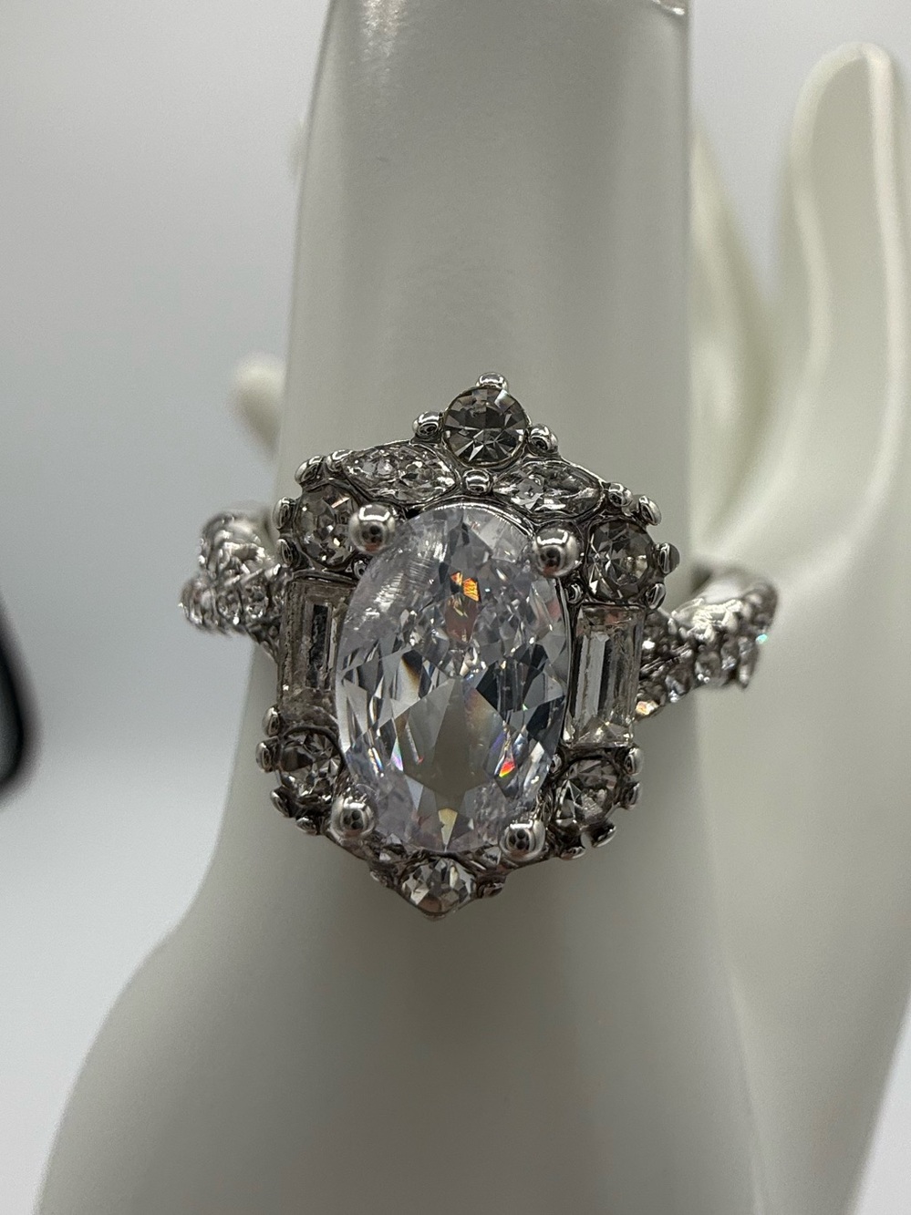 925 Sz 6 Sterling Silver 2 Carat Oval Moissanite Like Halo Statement Ring